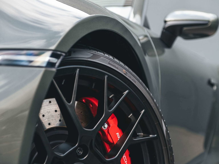Porsche 992 Carrera 4 GTS