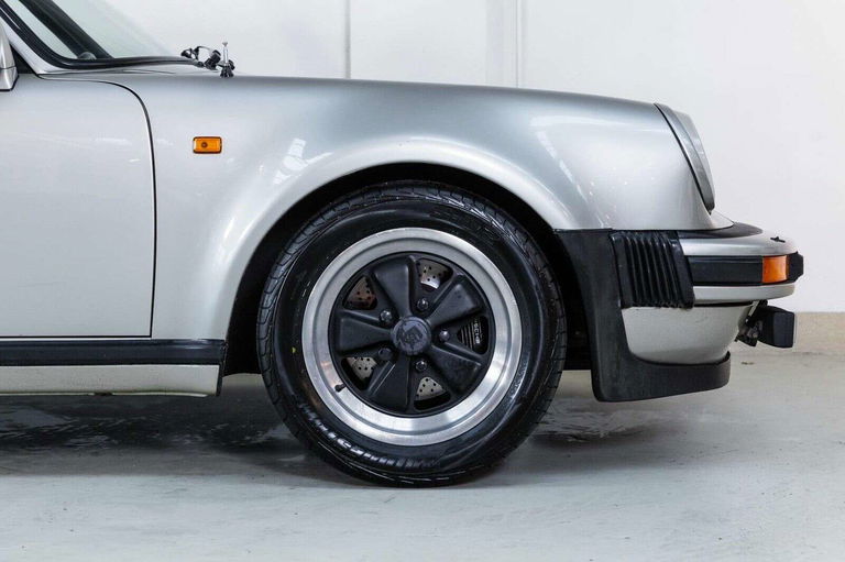 Porsche 911 Turbo 3.3 (US)