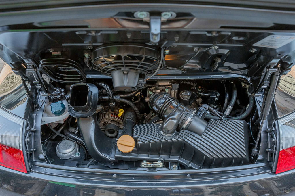 Porsche 996 Carrera 4 Millennium Edition
