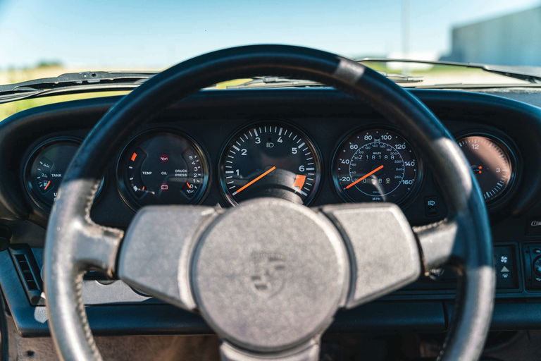 Porsche 911 Carrera 3.2 (US)