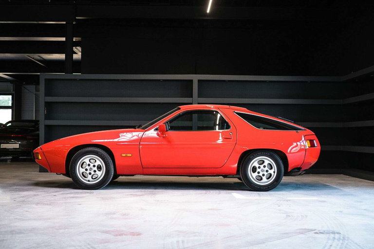 Porsche 928