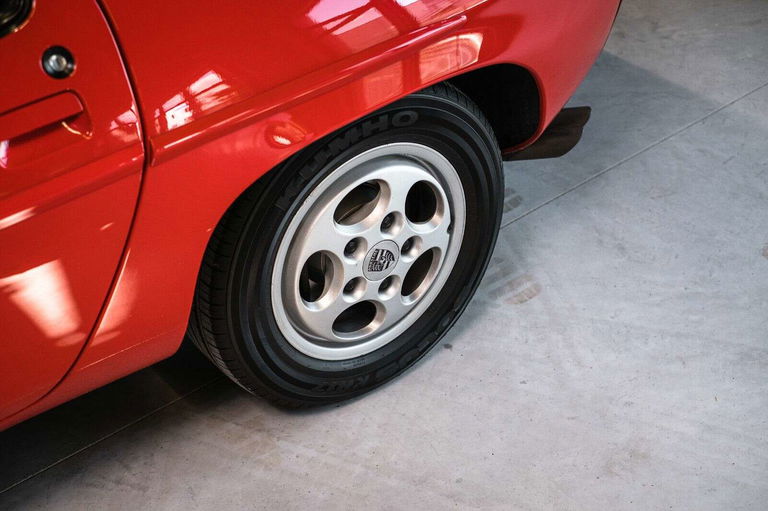 Porsche 928