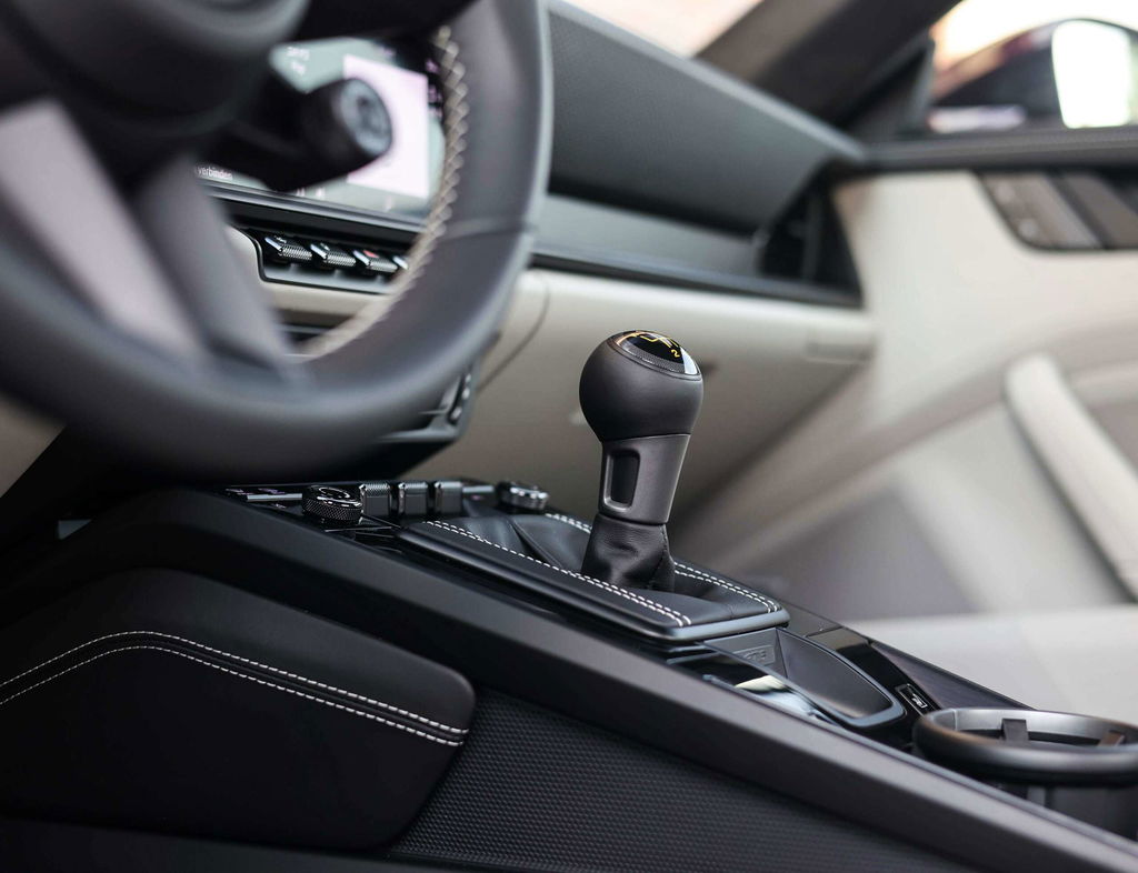 Porsche 992 GT3 Touring