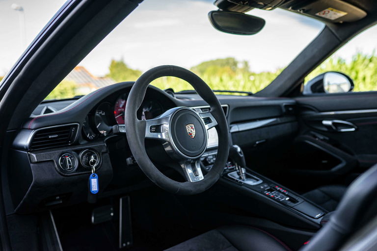 Porsche 991 Carrera 4 GTS