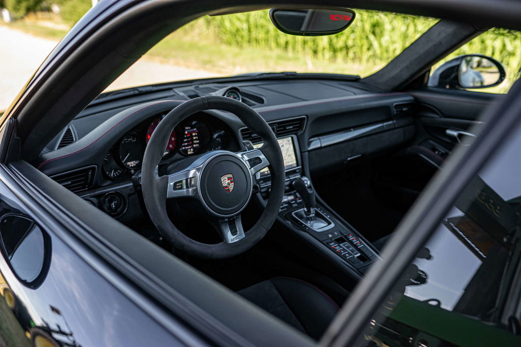 Porsche 991 Carrera 4 GTS