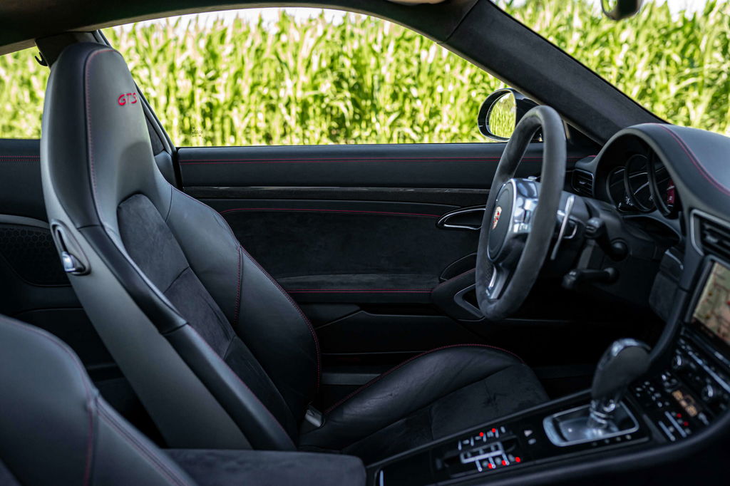 Porsche 991 Carrera 4 GTS