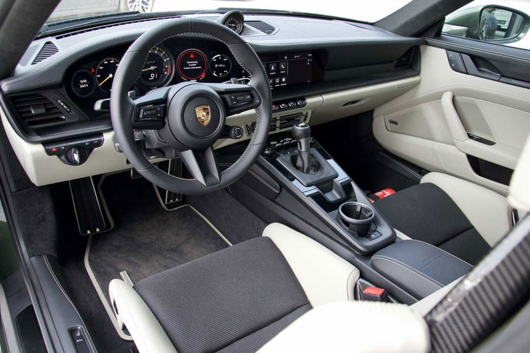 Porsche 992 GT3 Touring