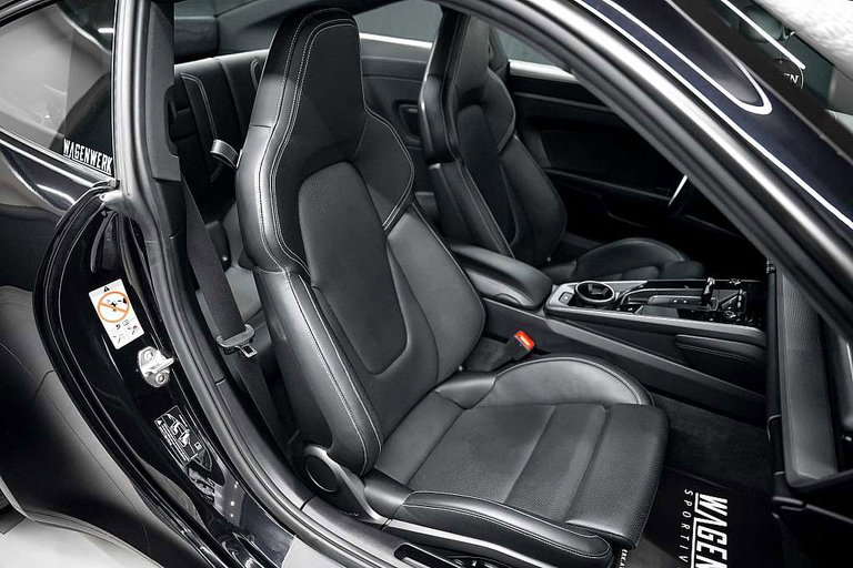 Porsche 992 Carrera 4S