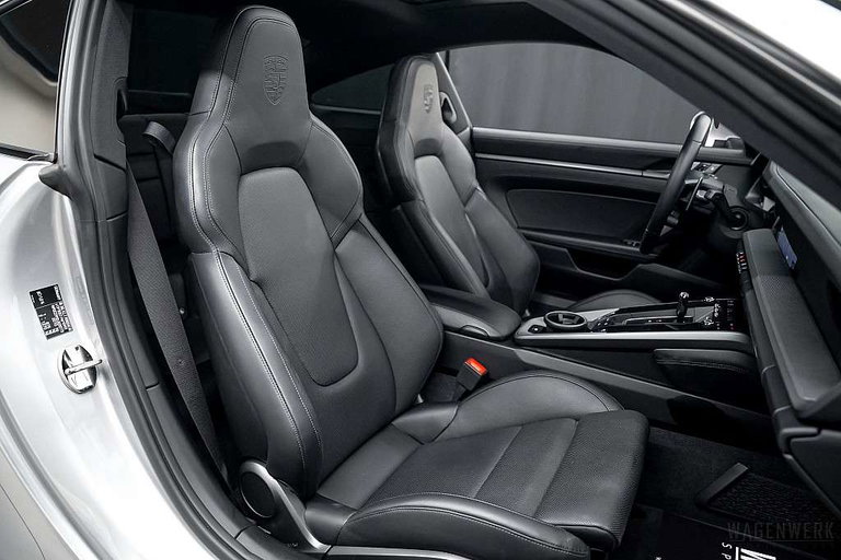 Porsche 992 Carrera 4S