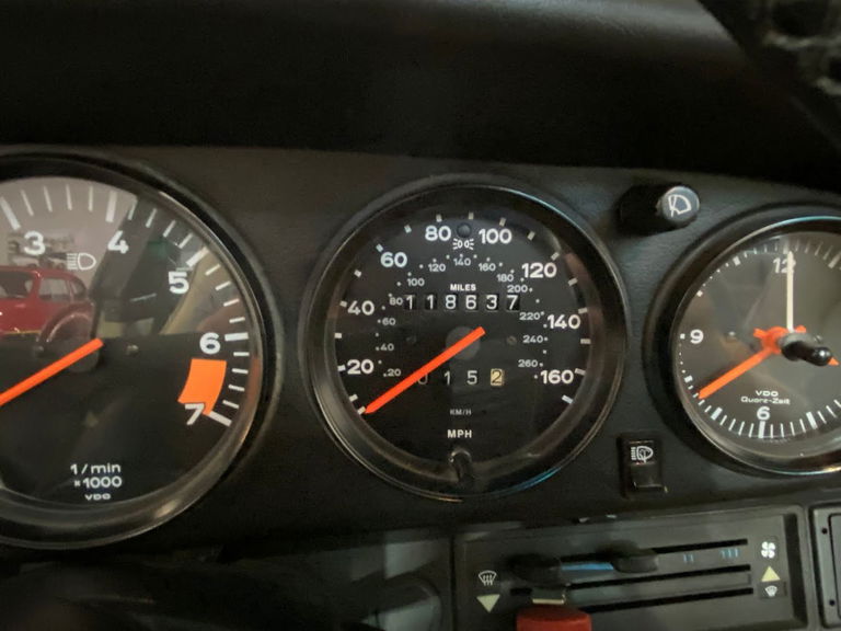 Porsche 911 Carrera 3.2 (US)