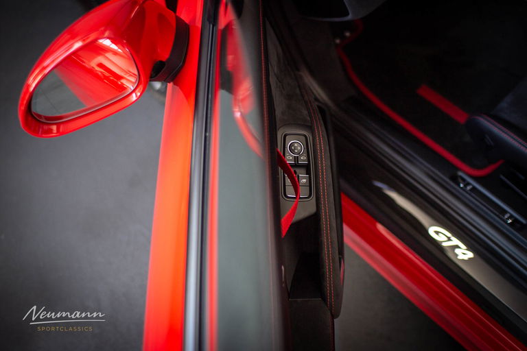 Porsche 981 Cayman GT4