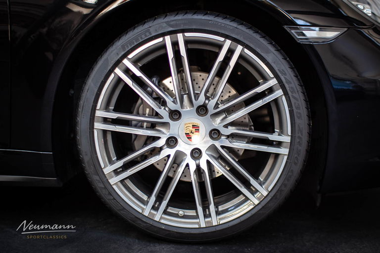 Porsche 991 Carrera 4 Black Edition