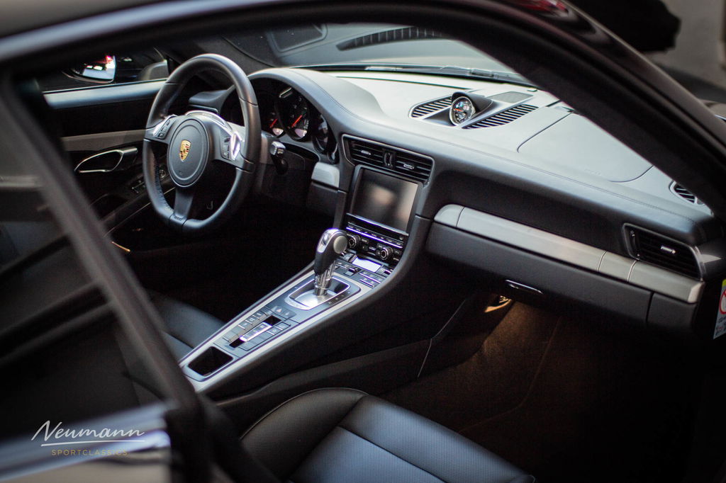 Porsche 991 Carrera 4 Black Edition