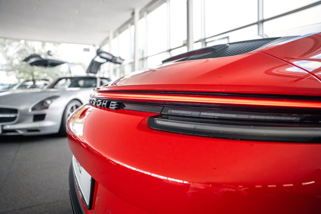 Porsche 992 GT3 Touring