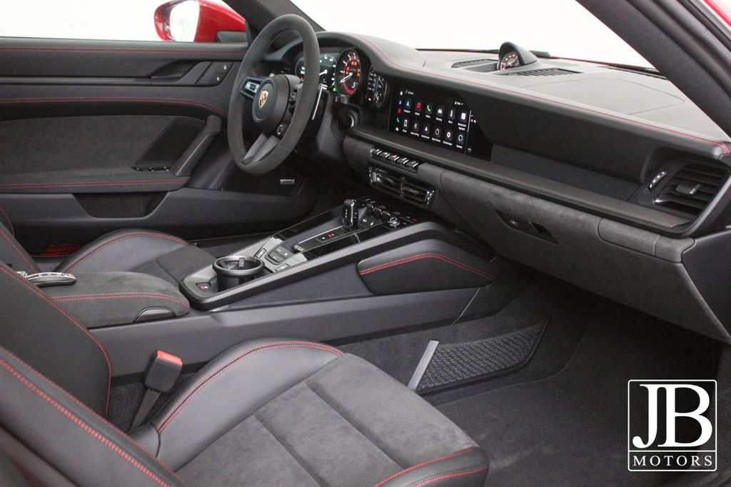 Porsche 992 Carrera GTS