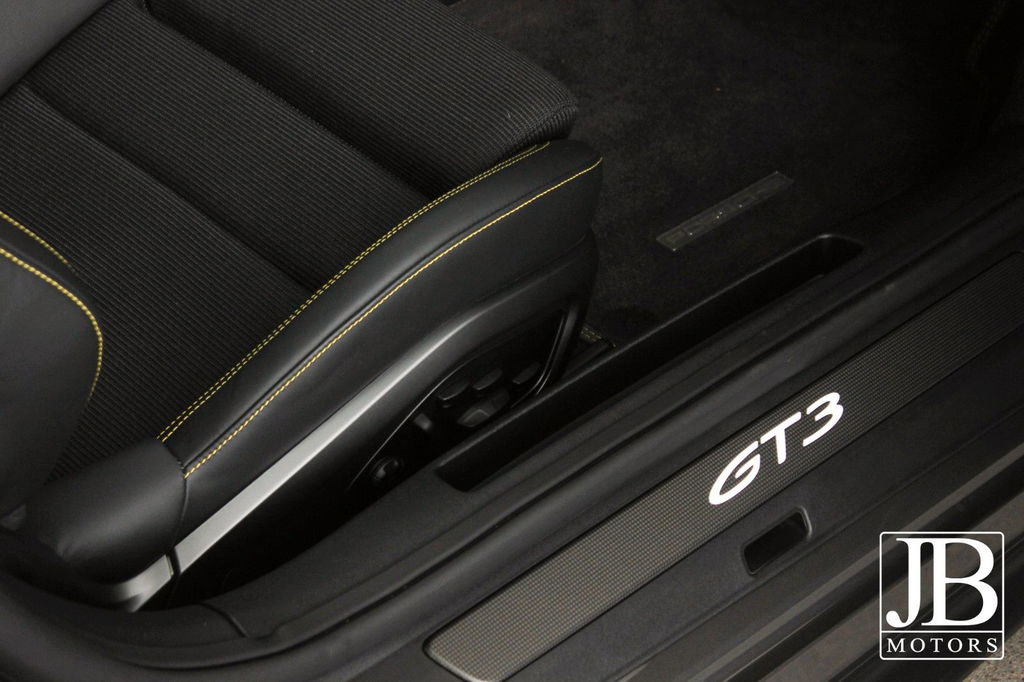 Porsche 992 GT3 Touring