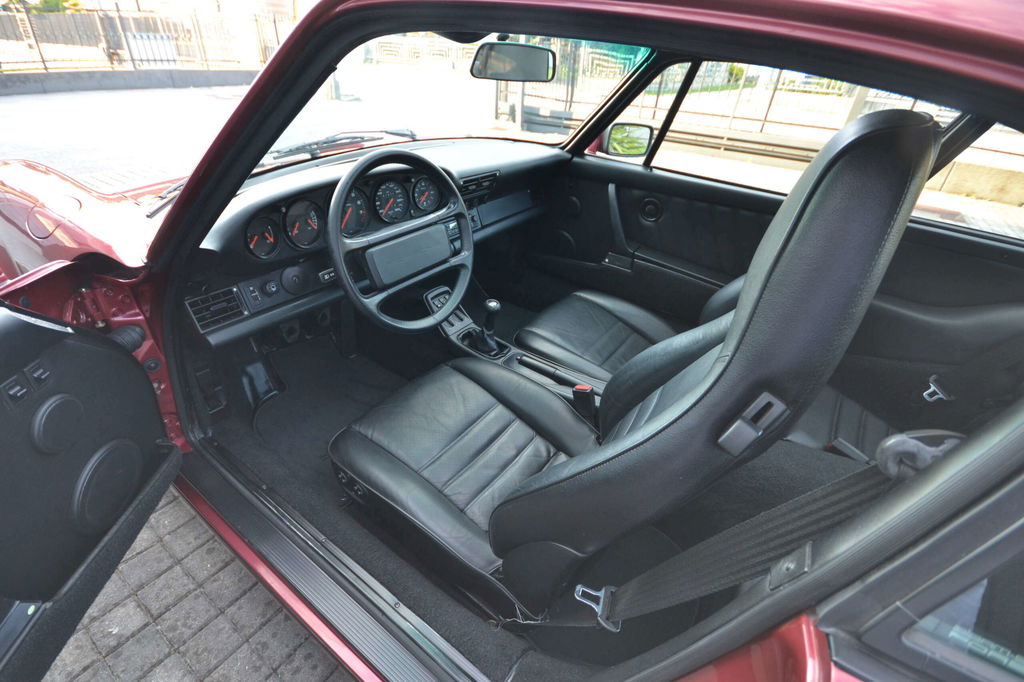 Porsche 964 Carrera 4