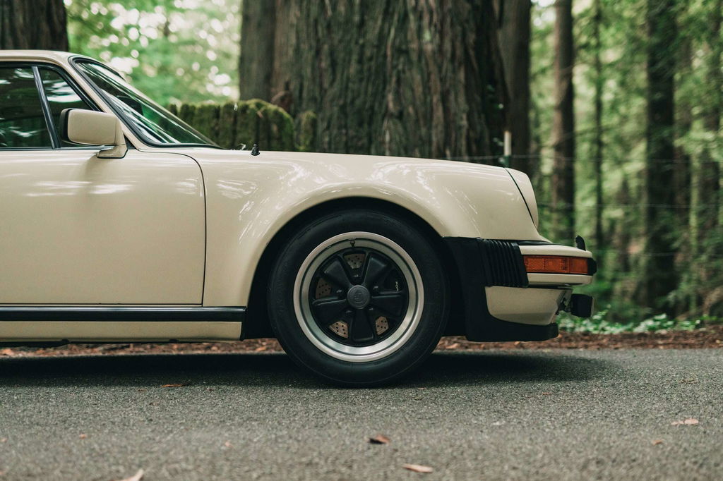 Porsche 911 Turbo 3.3 (US)