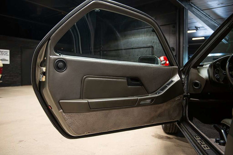 Porsche 928 S4