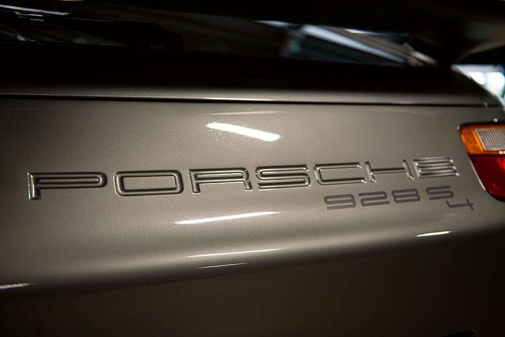 Porsche 928 S4