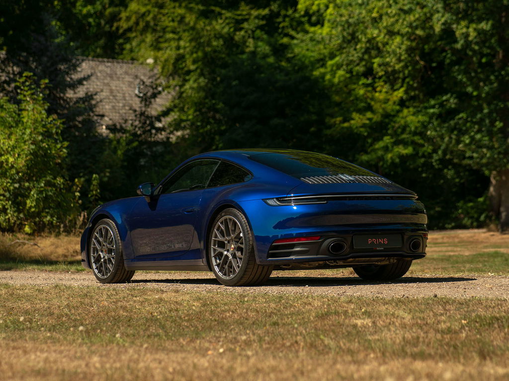 Porsche 992 Carrera 4