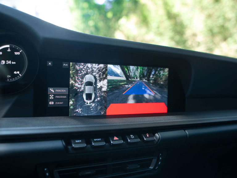 Porsche 992 Carrera 4