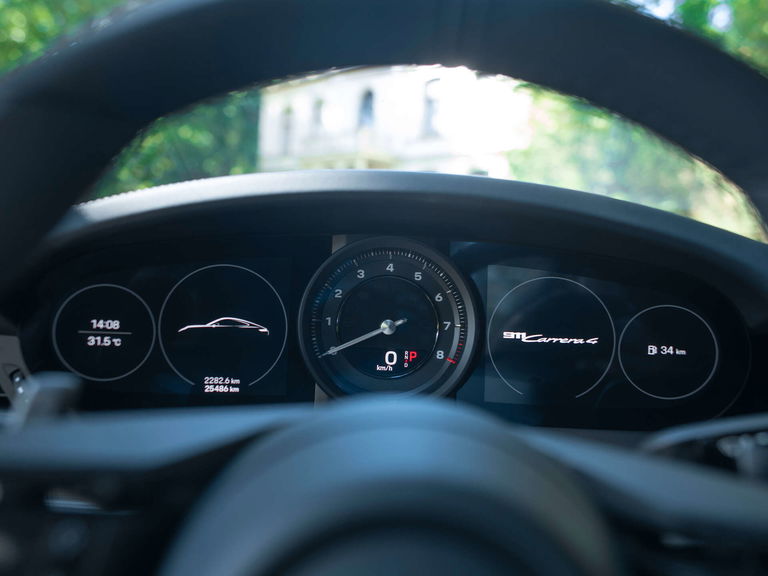 Porsche 992 Carrera 4