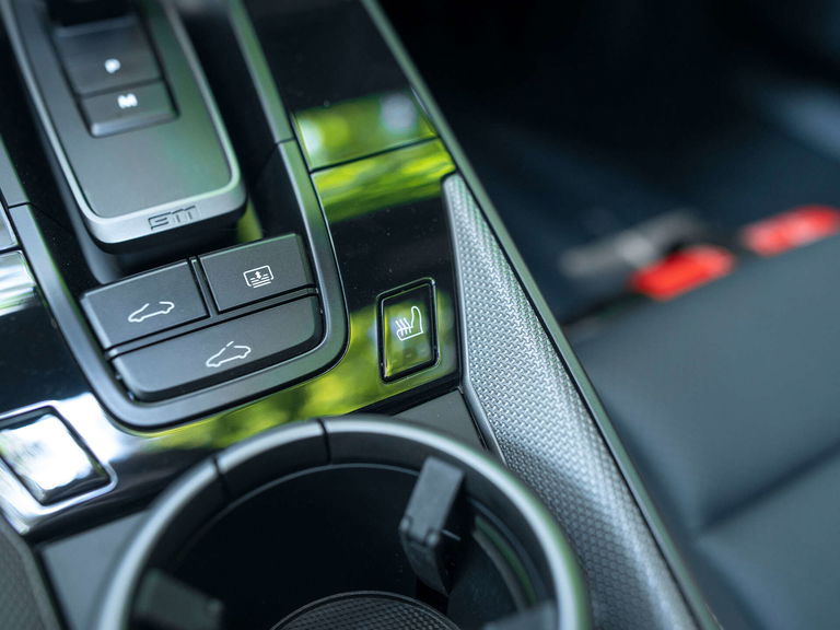 Porsche 992 Carrera 4