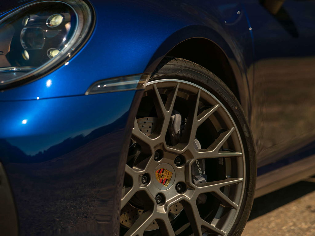 Porsche 992 Carrera 4