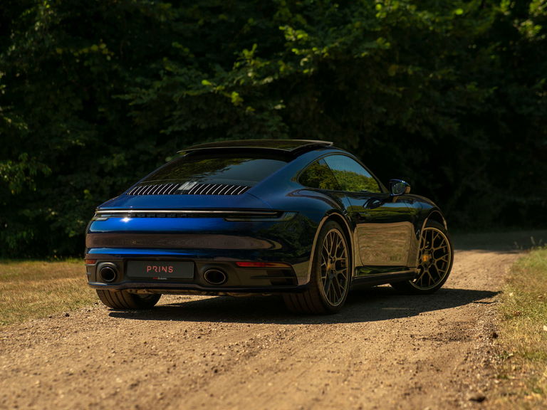 Porsche 992 Carrera 4