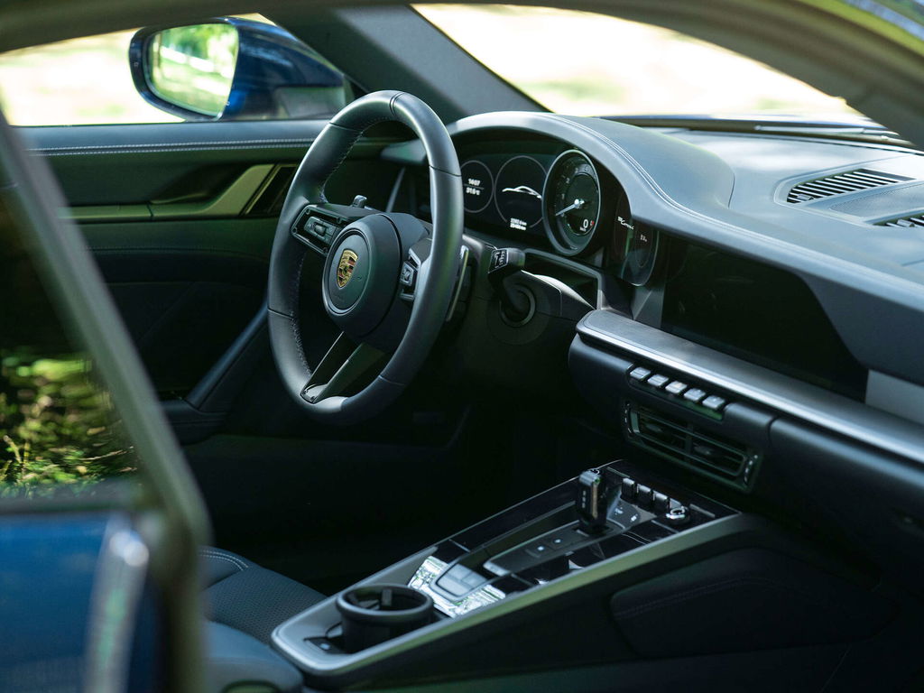 Porsche 992 Carrera 4