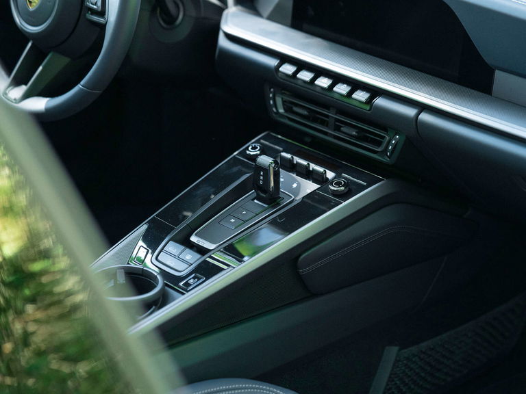 Porsche 992 Carrera 4