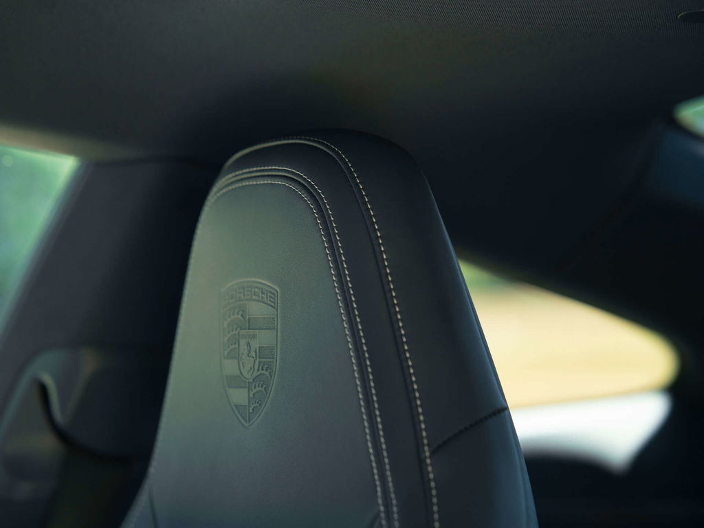 Porsche 992 Carrera 4