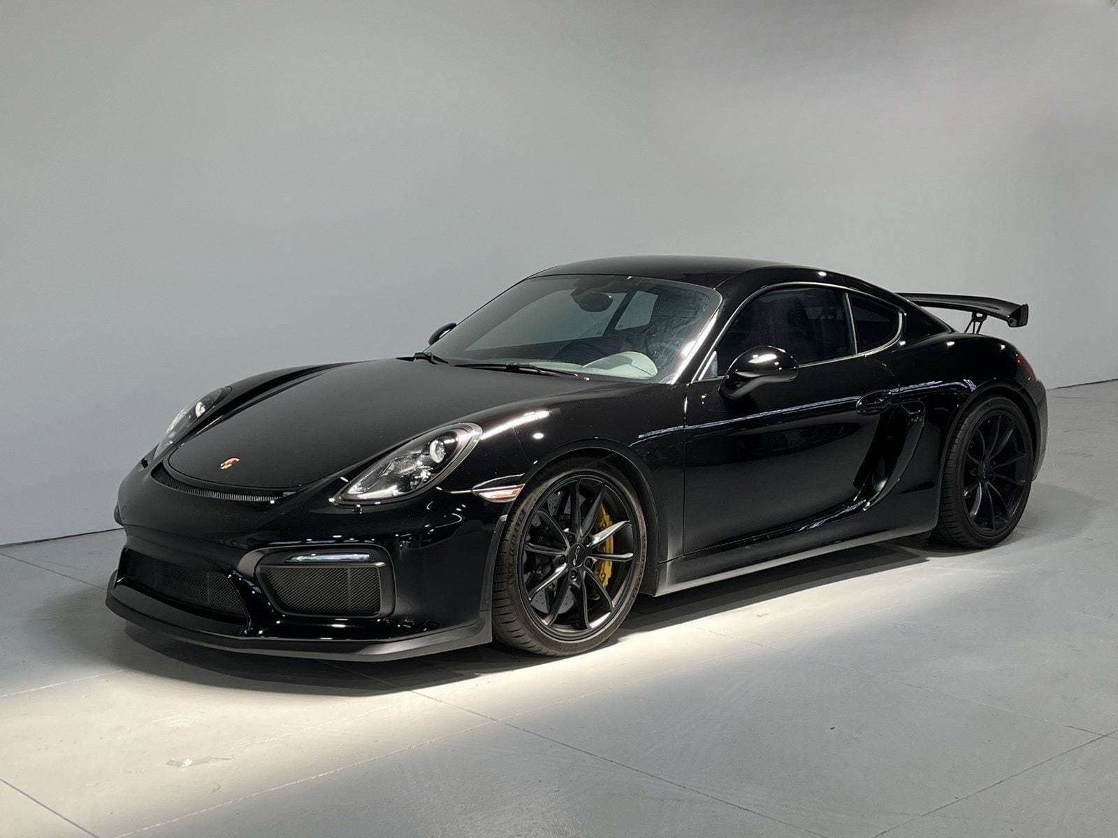 Porsche Cayman GT4