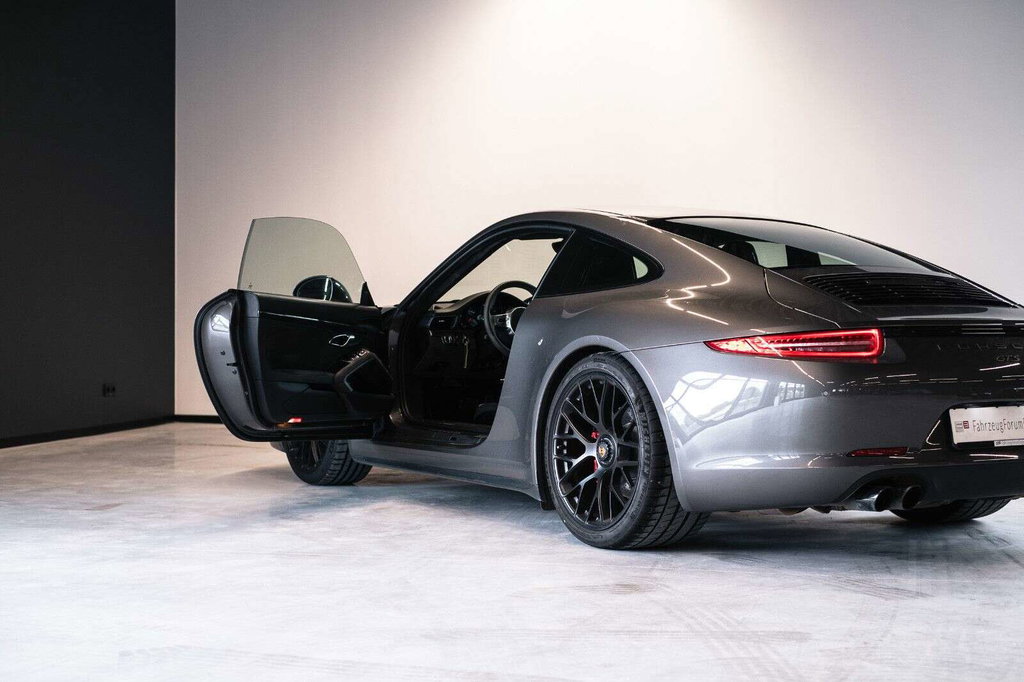 Porsche 991 Carrera GTS