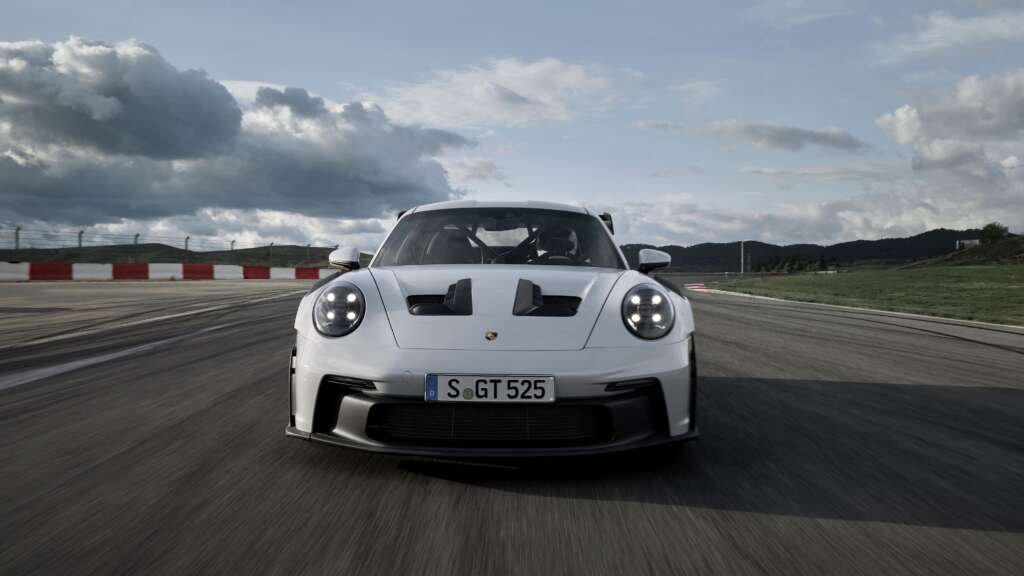 Porsche 992 GT3 RS on track