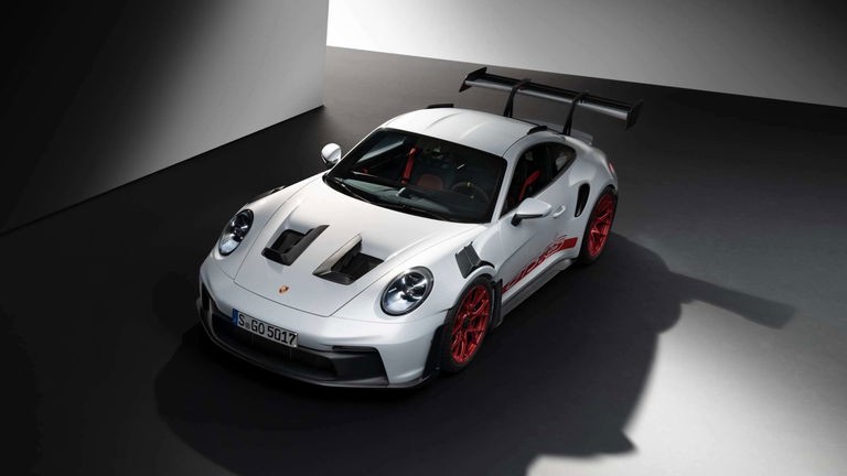Porsche 992 GT3 RS – 525 hp, DRS, huge downforce