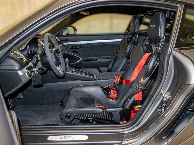 Porsche 981 Cayman GT4