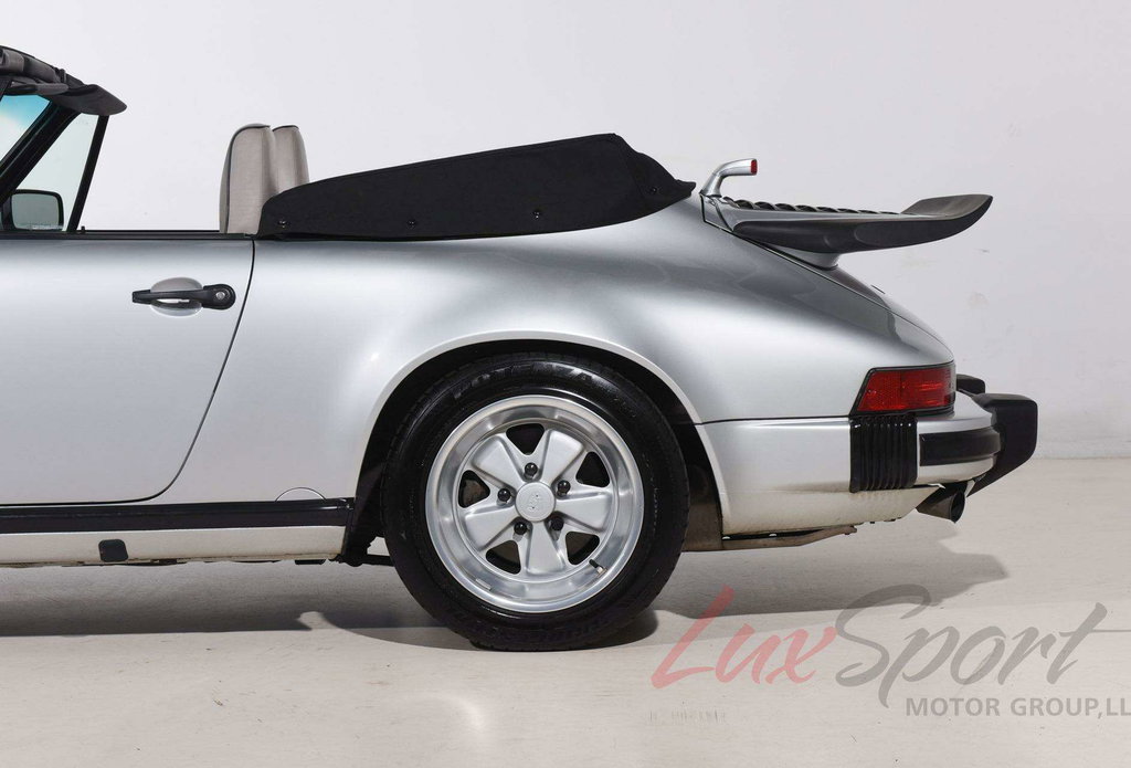 Porsche 911 Carrera 3.2 (US)