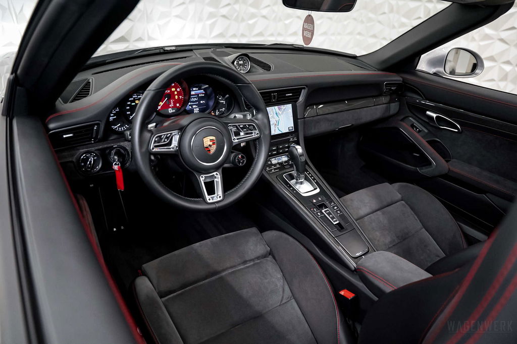 Porsche 991.2 Carrera GTS