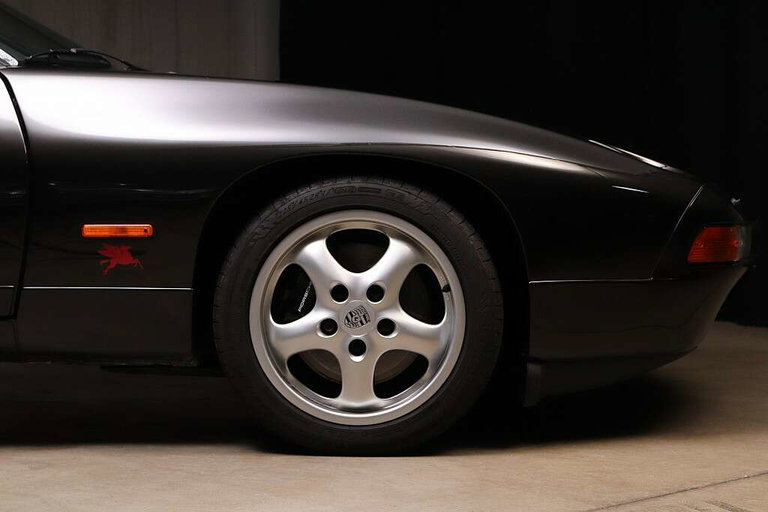Porsche 928 GTS