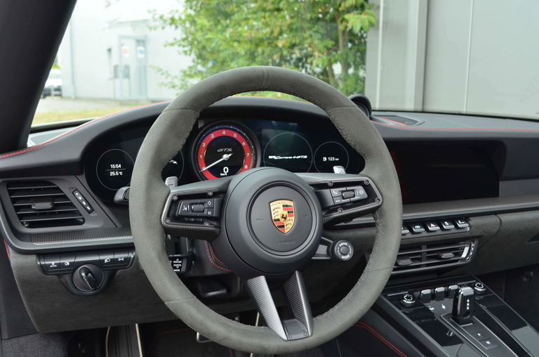 Porsche 992 Carrera 4 GTS
