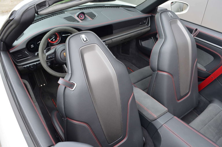 Porsche 992 Carrera 4 GTS