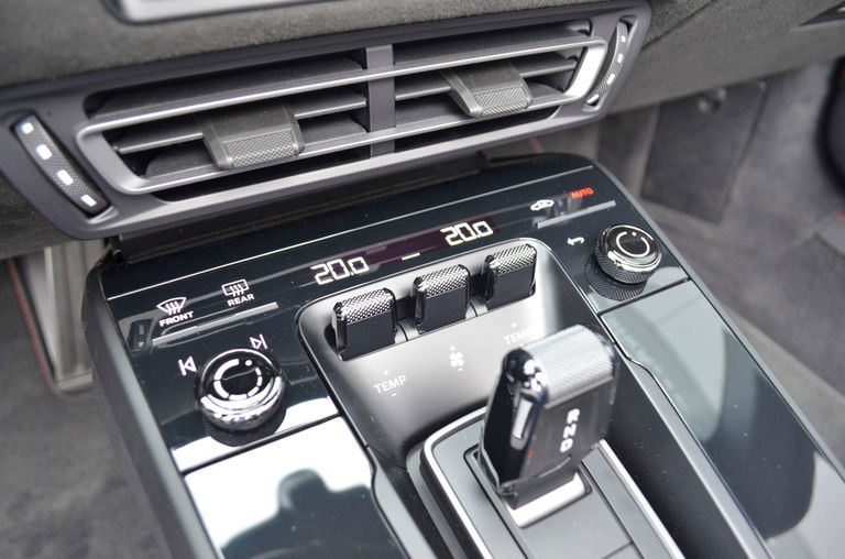 Porsche 992 Carrera 4 GTS