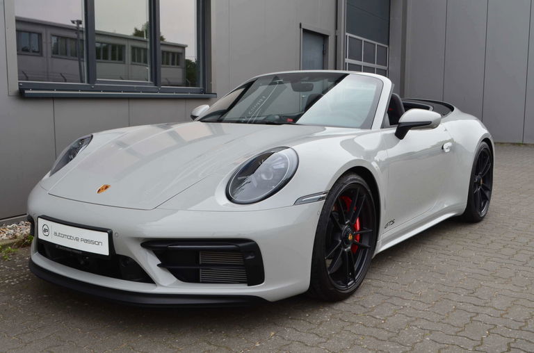 Porsche 992 Carrera 4 GTS