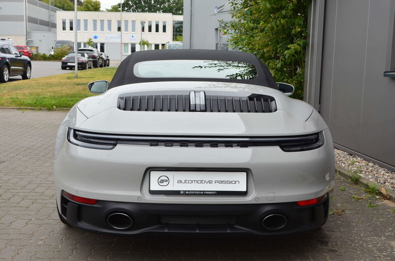 Porsche 992 Carrera 4 GTS