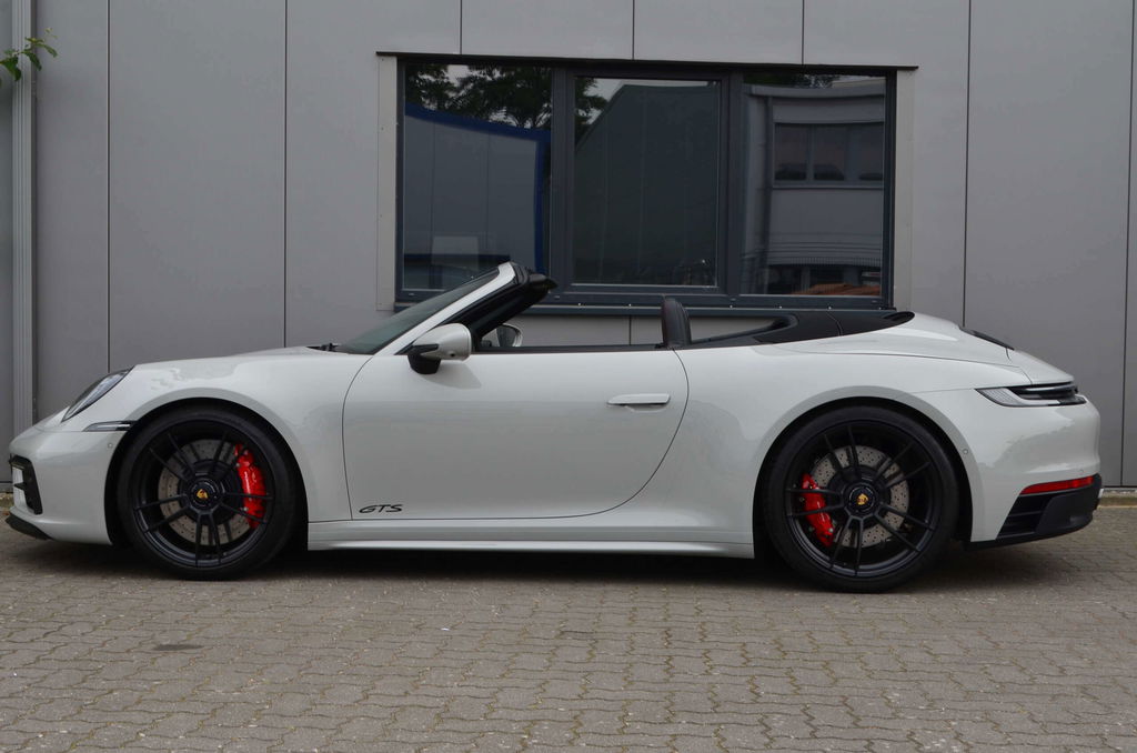 Porsche 992 Carrera 4 GTS