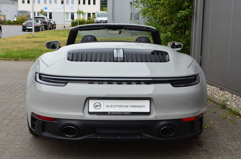 Porsche 992 Carrera 4 GTS
