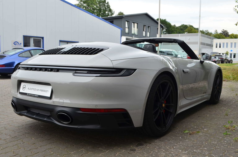 Porsche 992 Carrera 4 GTS