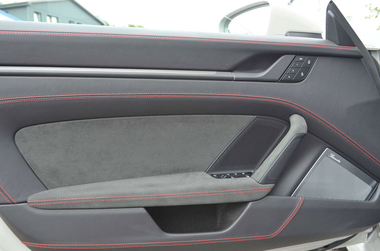 Porsche 992 Carrera 4 GTS